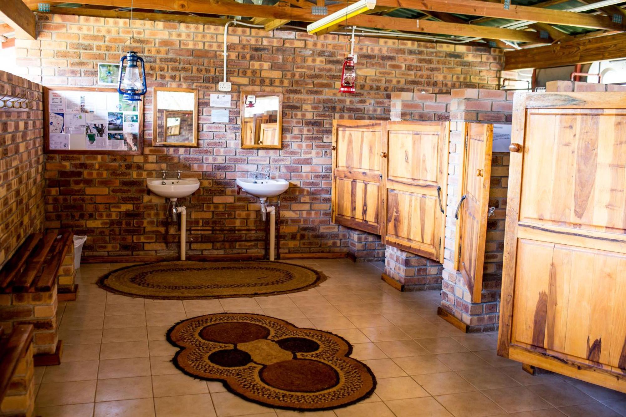Woodlands Stop Over And Lodge Francistown Bagian luar foto