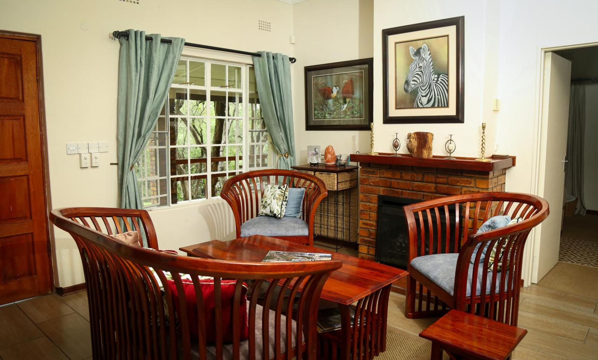 Woodlands Stop Over And Lodge Francistown Bagian luar foto