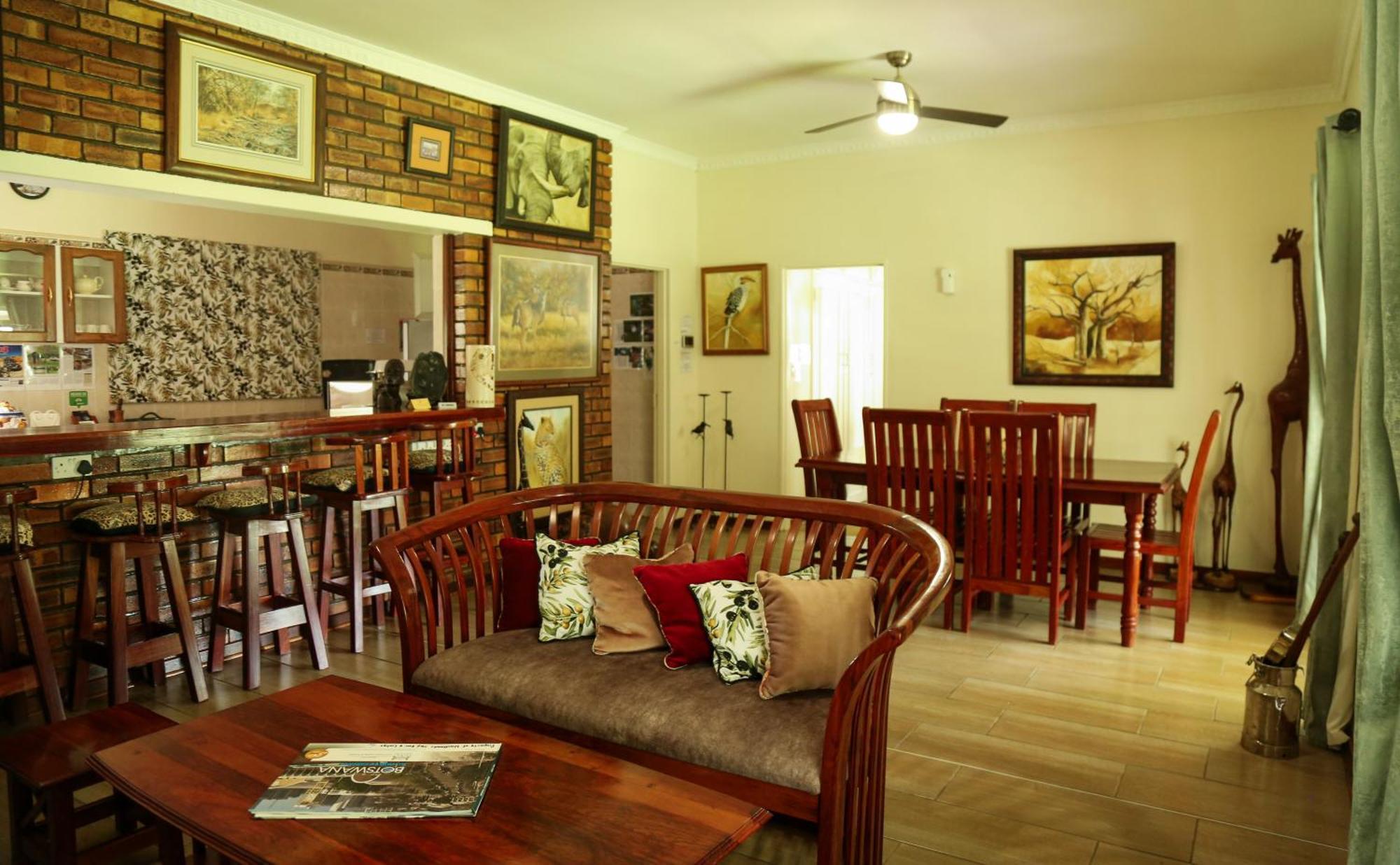 Woodlands Stop Over And Lodge Francistown Bagian luar foto