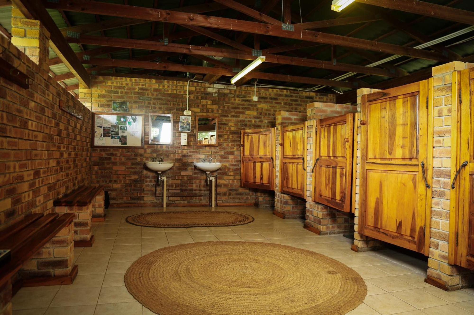 Woodlands Stop Over And Lodge Francistown Bagian luar foto