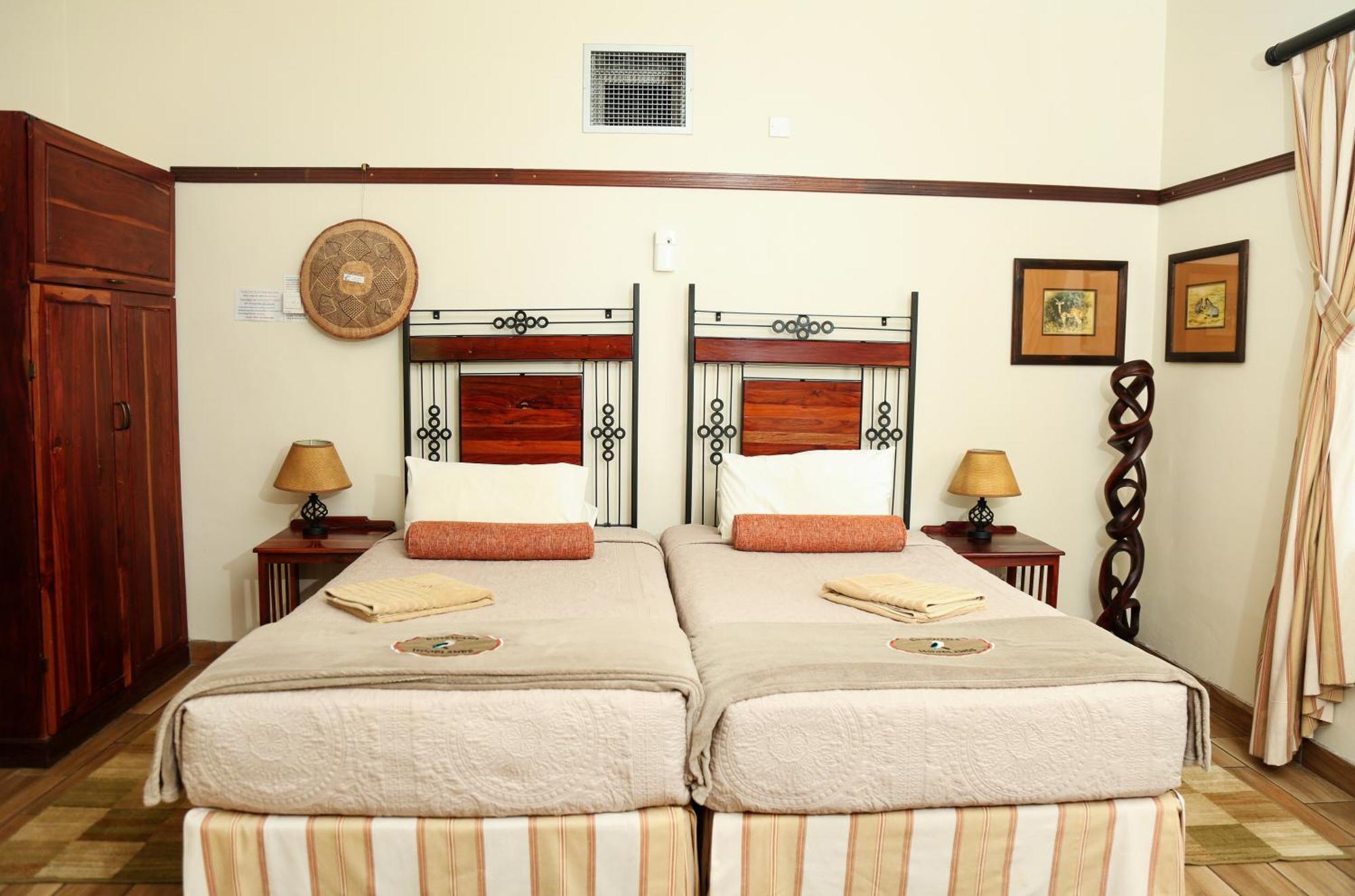 Woodlands Stop Over And Lodge Francistown Bagian luar foto