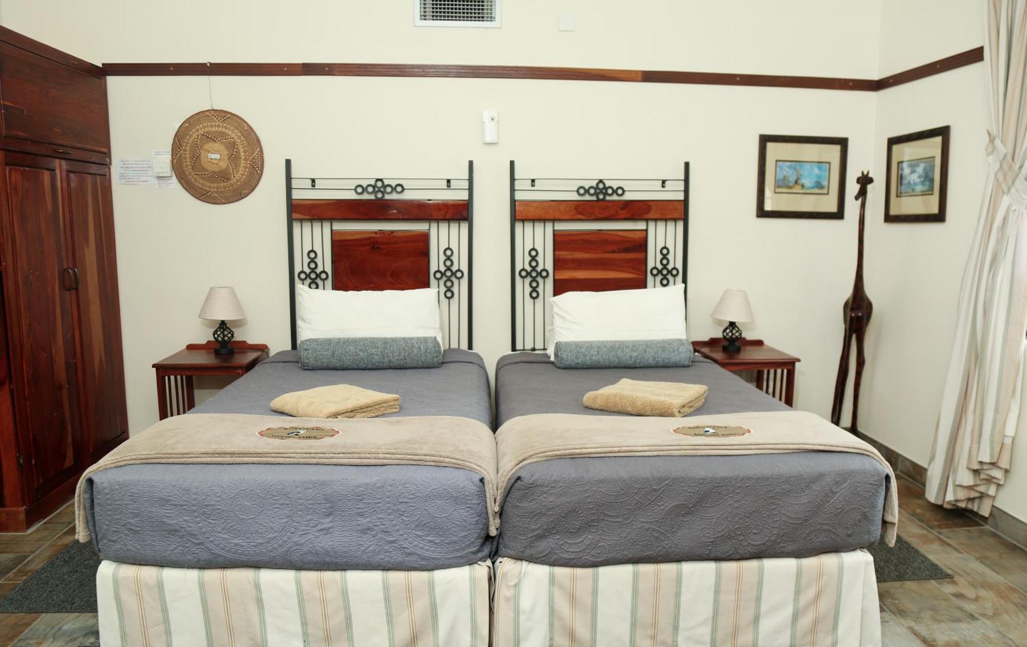 Woodlands Stop Over And Lodge Francistown Bagian luar foto