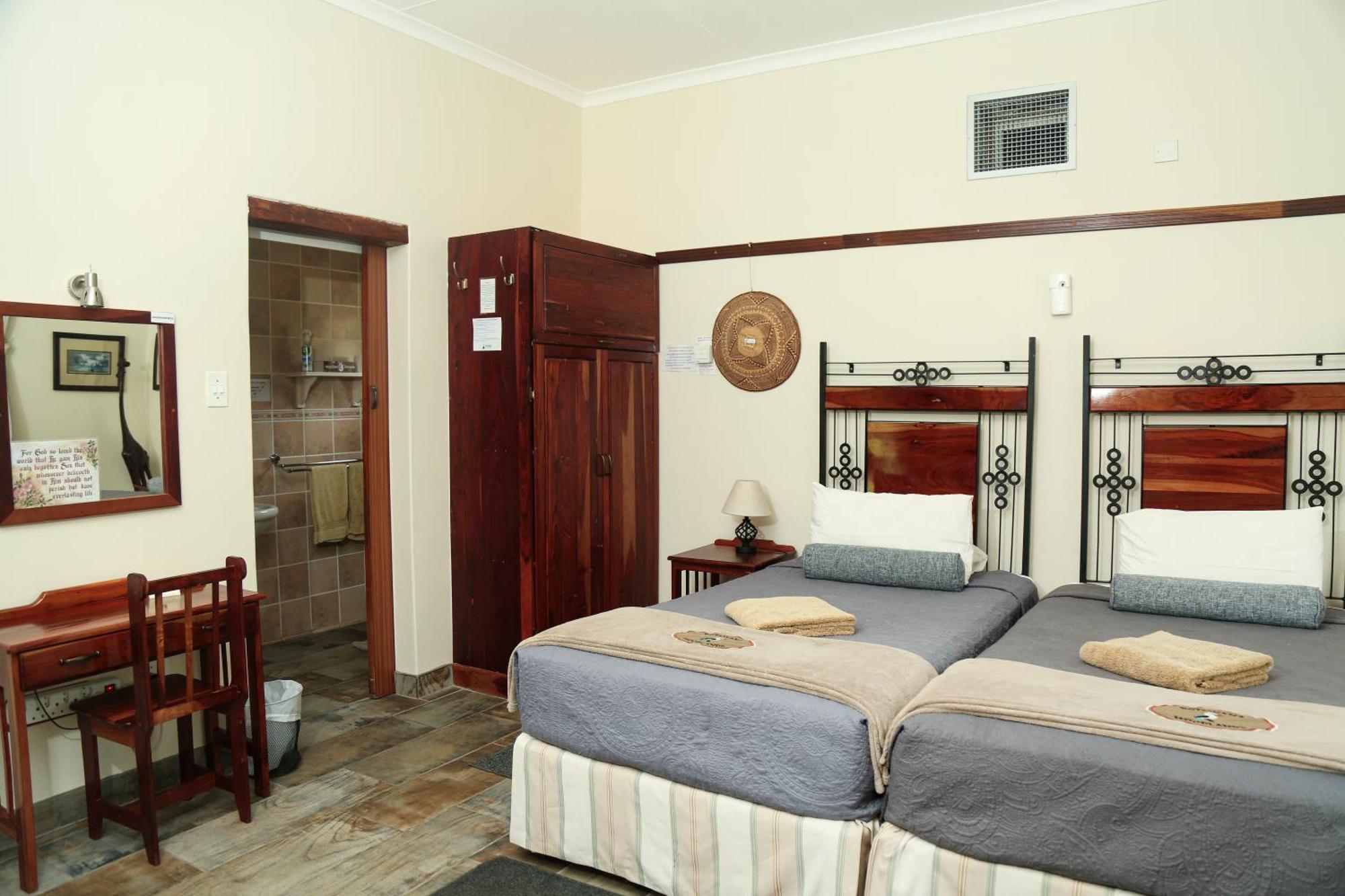 Woodlands Stop Over And Lodge Francistown Bagian luar foto