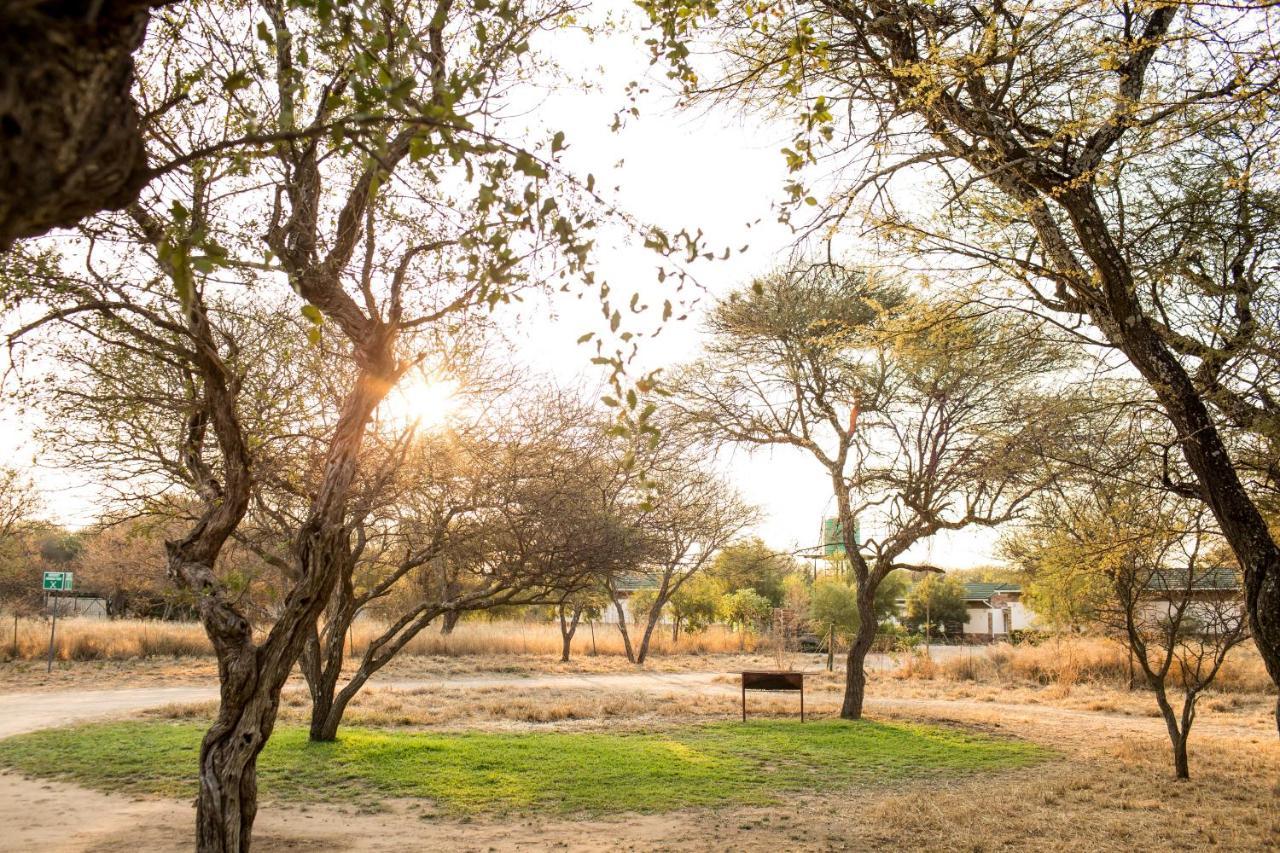 Woodlands Stop Over And Lodge Francistown Bagian luar foto